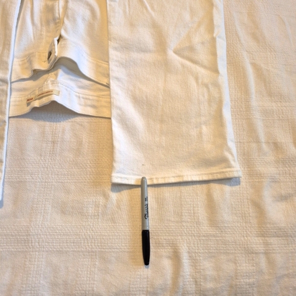 Levi's women's size 24W white classic straight mid rise white jeans, NWT - Picture 11 of 14